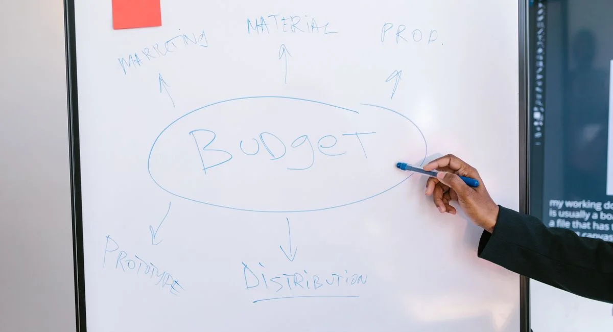 Illustration, Inbound marketing vs Outbound marketing