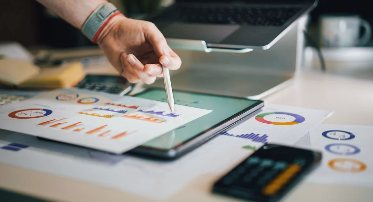 Pourquoi moderniser la gestion de vos bulletins de paie à Paris ?